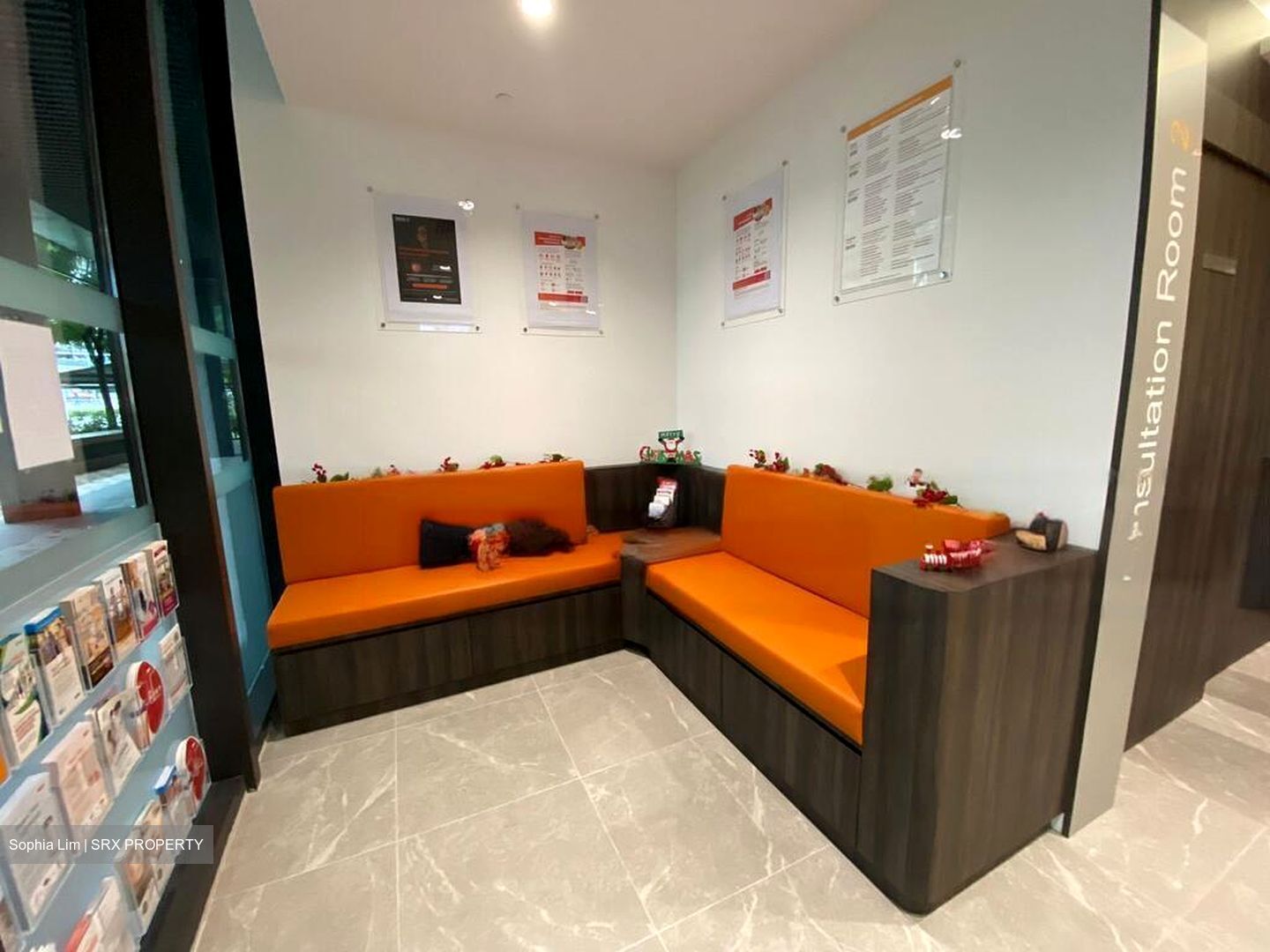 Sennett Estate (D13), Retail #472683811